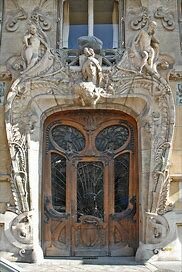 detalle del pórtico del edificio lavirotte ,parís