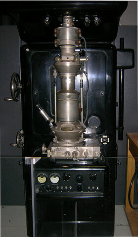 l'invention du microscope électronique