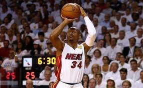 Se adoptan la zona y canasta con valor de tres puntos