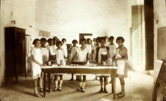 The Woman Begins to Study in Mexico