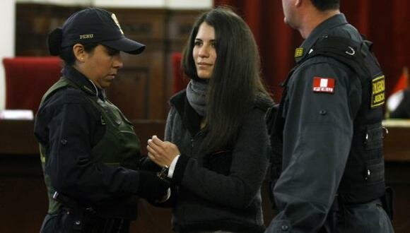 Eva Bracamonte abandona el Penal de Mujeres de Chorrillos y regresa a su casa