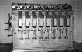 1894 – Leonardo Torres Quevedo – Mejoró la de máquina Babbage