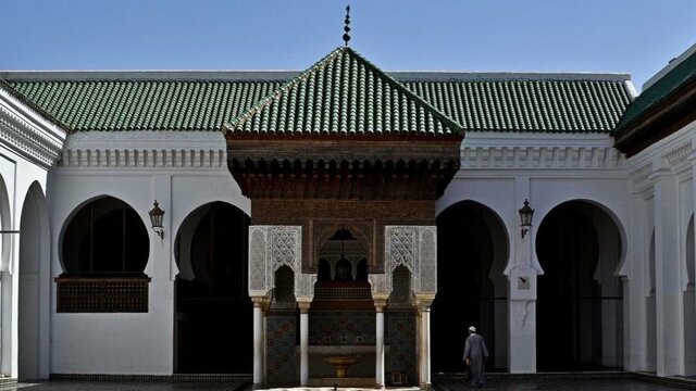 Abre la primera Universidad