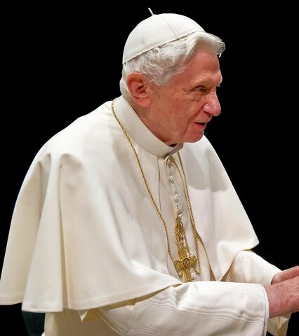 Papa Benedicta XVI es retira (CULTURAL)