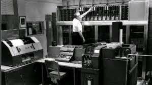 Tim Berners-Lee , Vinton G. Cerg , Robert E.Kahn , Lawrence Roberts-Internet-que permite la interconexión de redes.