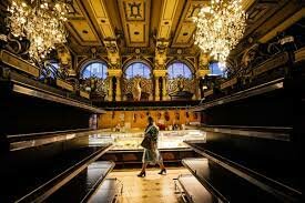 Crisis Económica y reyes lujosos