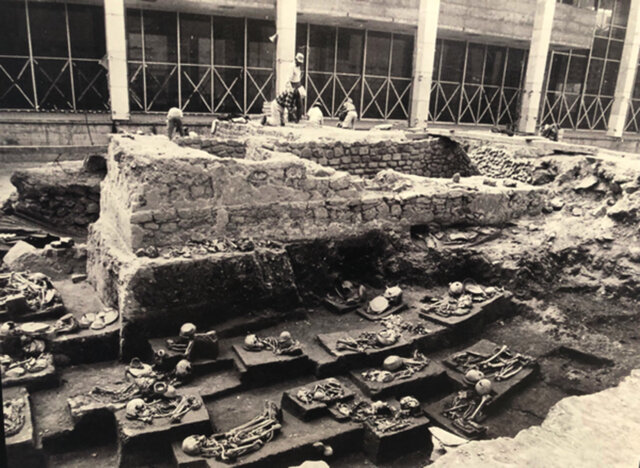 Tlatelolco y sus entierros