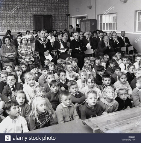 Los alumnos de primaria eran 4105302, llegando a 6 605 757 en 1964