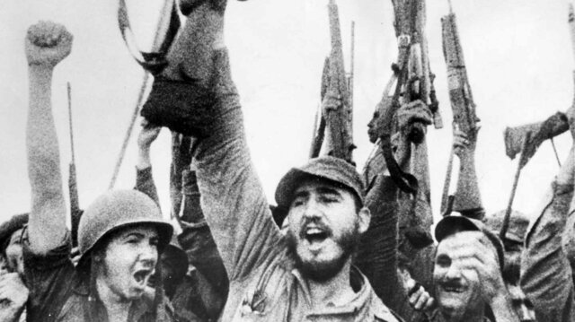1959 – Triomf de la Revolució Cubana amb Fidel Castro.