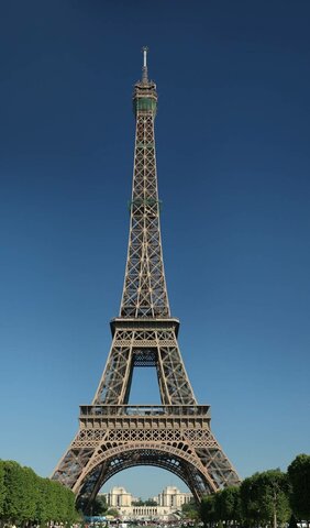 – La Torre Eiffel, una mostra de l’arquitectura del ferro del s.