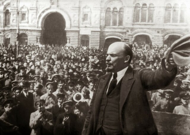 1917 – La revolució russa instaura un règim socialista (URSS)