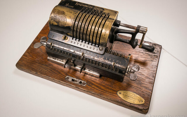 calculadora mecanica de varias operaciones