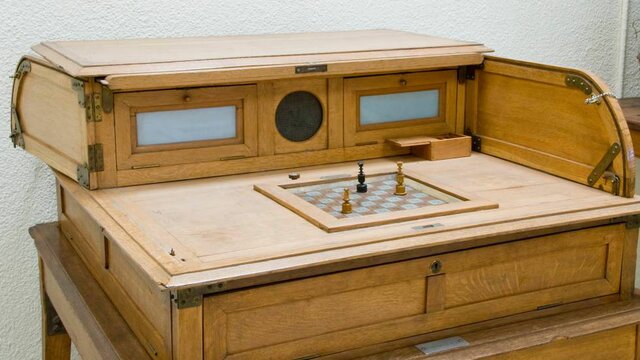 Leonardo Torres Quevedo construye el  ajedrecista