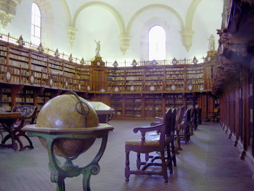 Comienza su vida universitaria