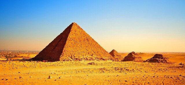 CONSTRUCCIÓ DE LES PIRÀMIDES