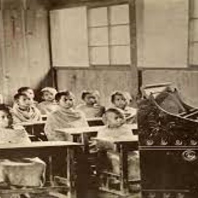 Timeline: HISTORIA DE L'EDUACIÓ A ESPANYA