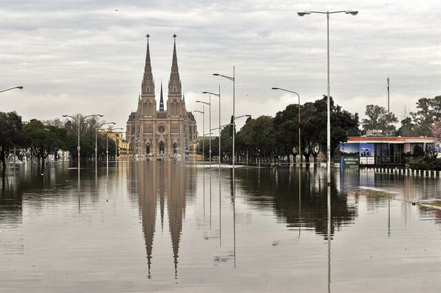 INUNDACIONS A BUENOS AIRES (Fet  climàtic)