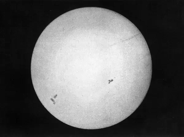 La primera foto del sol