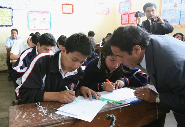 2003 Se considera pertinente implementar otra reforma a la educación secundaria.