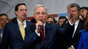 Álvaro Uribe inicia diálogos con el ELN en cuba.