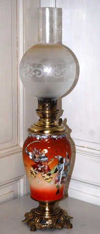 Vase monté en lampe à pétrole
