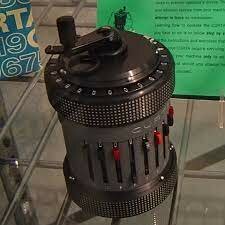 se inventó la calculadora de CURTA