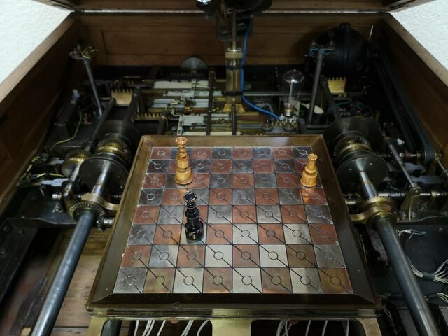 Leonardo Torres Quevedo construye el ajedrecista