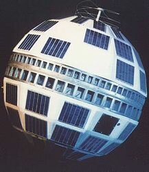 primer satelite de comunicacion