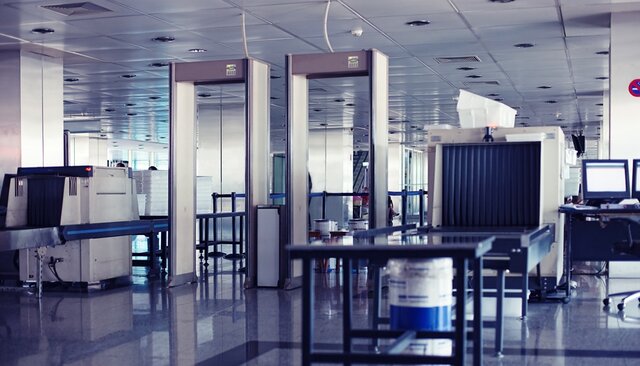 Passo per primera vegada el control de l'aeroport