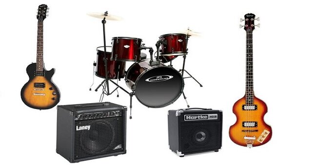 Voces agudas, estridentes, temas de canciones, guitarra pesada