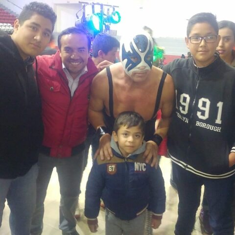 conoci a el luchador Atlantis