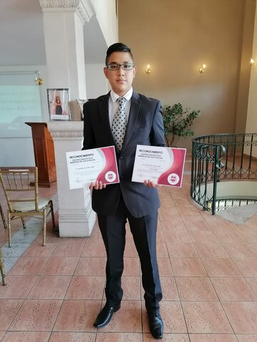 recibí un par de reconocimientos por parte de la escuela