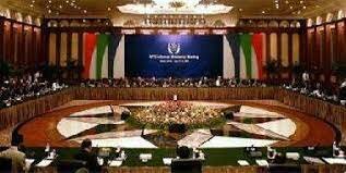 Ronda Doha: Más de 140 países reunidos acuerdan lanzar una nueva serie de conversaciones para recortar subsidios agrícolas, aranceles industriales y otras barreras comerciales.