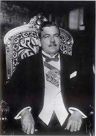 Cuarto y último informe de gobierno del general Plutarco Elías Calles, en el que declaró que México debía pasar: “de la condición histórica de país de un hombre a la de nación de instituciones y leyes”