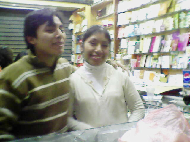 abrazando a la cumpleaera