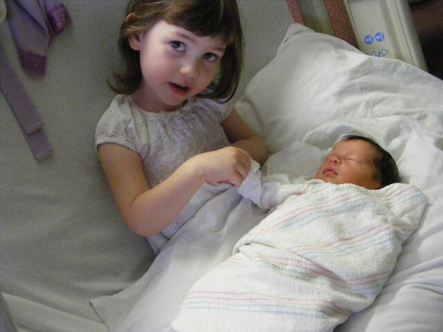 Mi hermanita nació, ella se llama Kara.