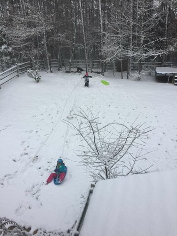 Nevó mucho por Norte Carolina, jugué en la nieve.