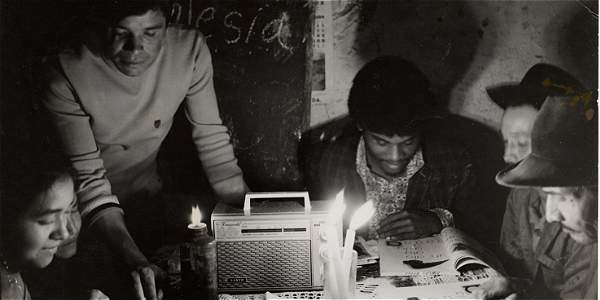 Escuelas a través de la radio