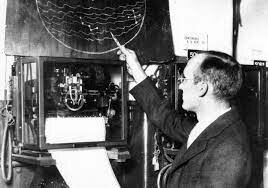 Grote Reber detecta ondas radioeléctricas provenientes del centro de la galaxia