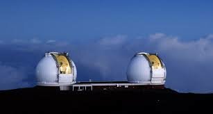 Se inaugura el primer telescopio Keck de 10 m en Mauna Kea, Hawai.