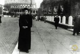 Se ordena sacerdote