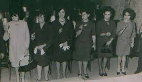 Primeros graduados y nombramiento como rector.