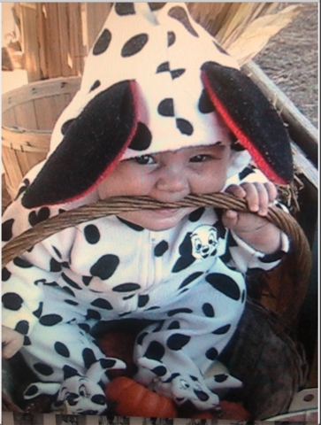 Yo fui huerto de calabazas y puse un disfraz. Era otoño y hacía un poco de frío.el cantante de moda era Mariah Carey