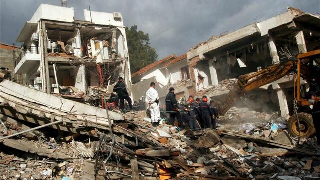 Dues bombes acaben amb la vida de més de 60 persones en un doble atentat a Argel