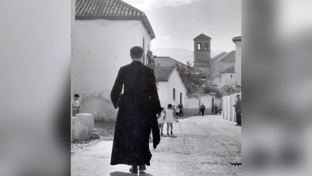 SU MINISTERIO SACERDOTAL LO DESEMPEÑA PRINCIPALMENTE EN 3 PARROQUIAS