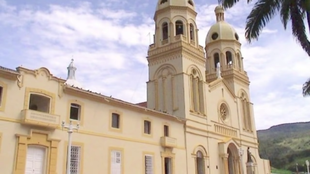 SU MINISTERIO SACERDOTAL LO DESEMPEÑA PRINCIPALMENTE EN 3 PARROQUIAS