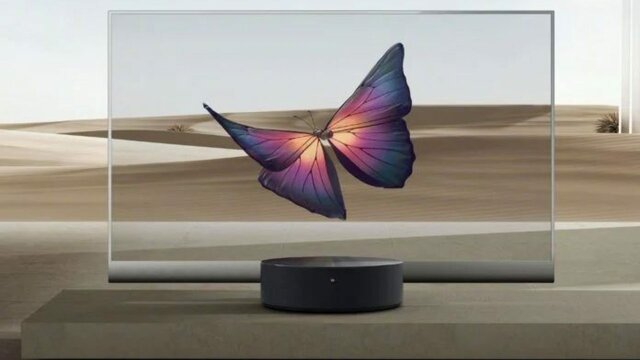 Sale el televisor de vidrio transparente