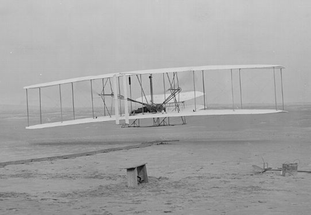 PRIMER VUELO DE AVIÓN HERMANOS WRIGHT
