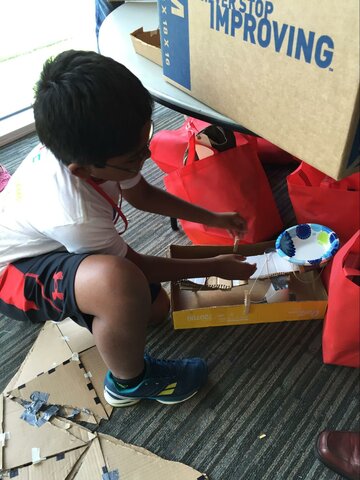 2013 - Participé en un campo de verano de ingeniería.