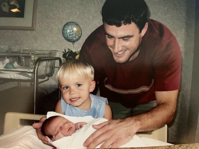 Mi hermano nacío en 2006